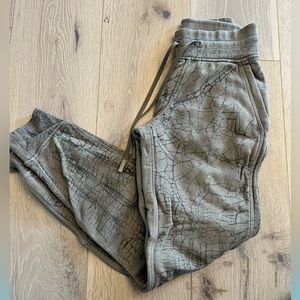 Lululemon sweatpants size 2